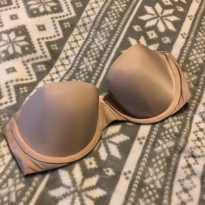 Victoria’s Secret strapless bra